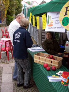 Flammkuchenverkauf auf dem Brettlemarkt 2008 in Emmendingen