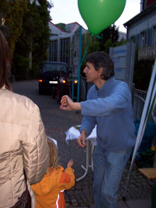 Flammkuchenverkauf auf dem Brettlemarkt 2008 in Emmendingen